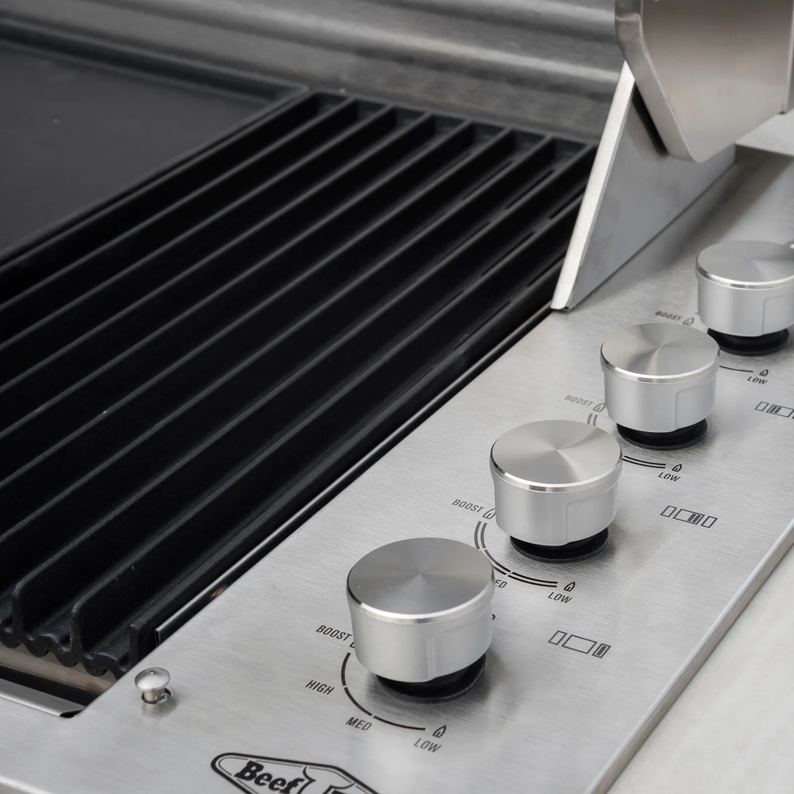 BeefEater Proline® Serie – 6-Brenner Einbaugrill mit Garhaube