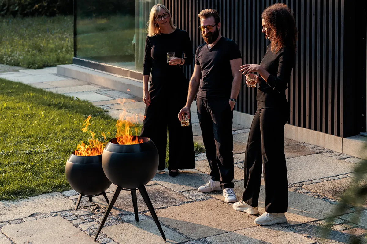 MOON 45 all black Feuerkorb mit hohem Fuß