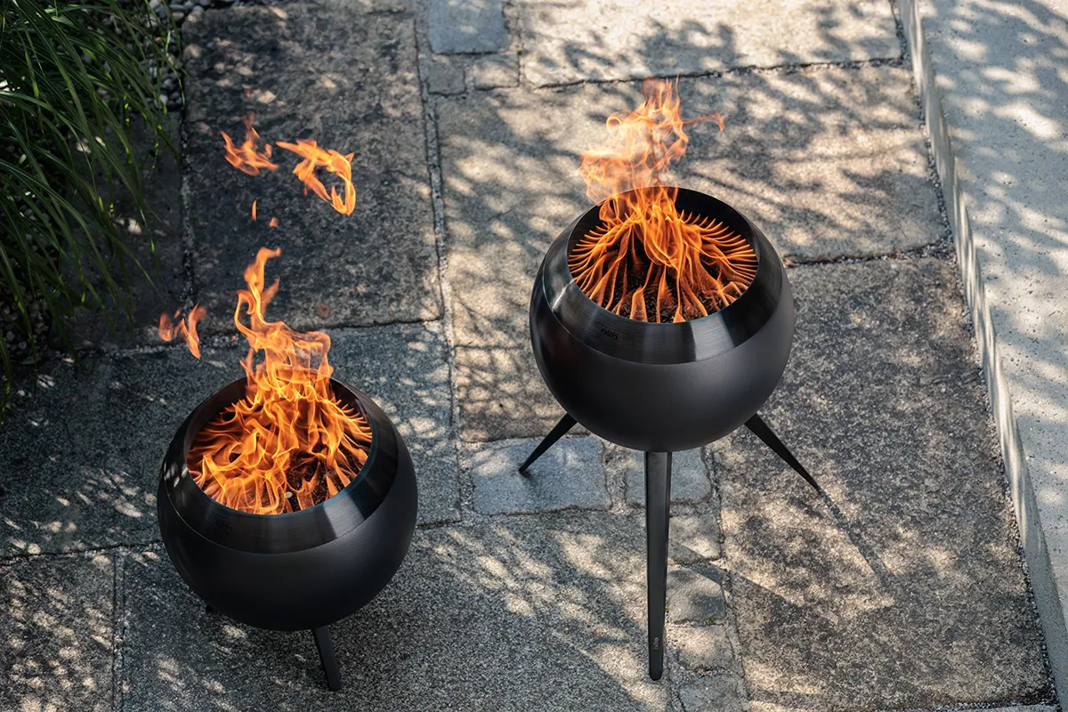 MOON 45 all black Feuerkorb mit hohem Fuß
