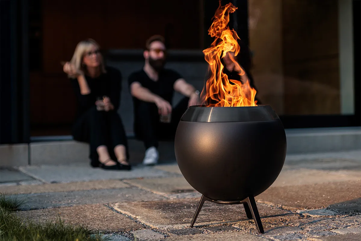 MOON 45 all black Feuerkorb mit niedrigem Fuß